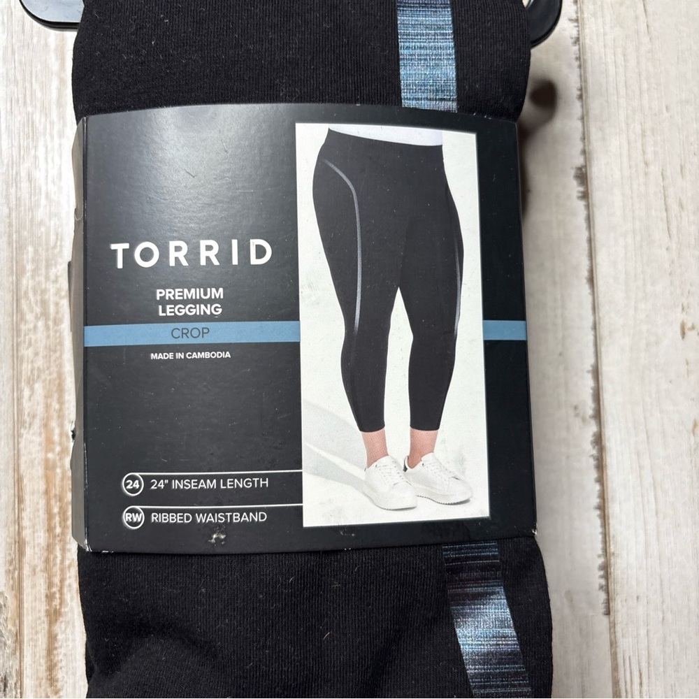 Torrid Premium Crop Leggings Foiled Deep Black
Size 4X (26) NWT! - Picture 2 of 15